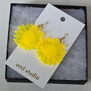 NWT On Studio Yellow Sunflower Summer Earrings
